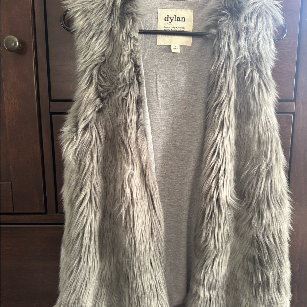 Dylan Faux Fur Long Vest Size Small Taupe Gray Boho Western Festival Layering